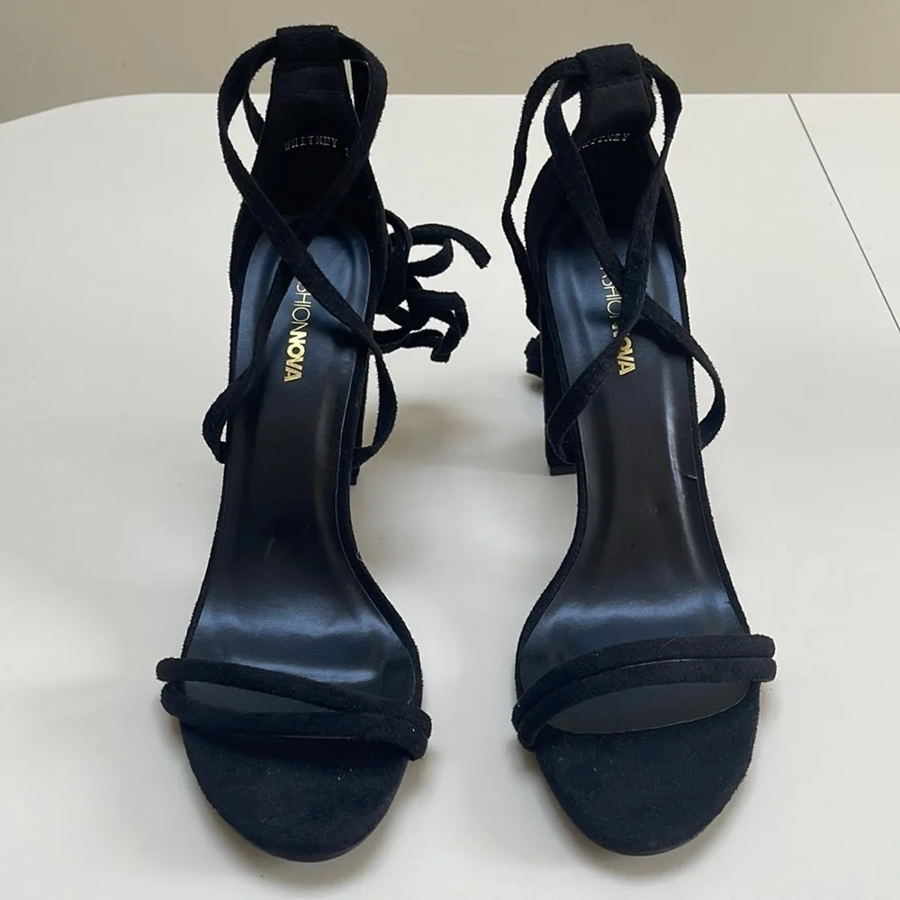 💜🤑 FASHION NOVA Whitney velvet Heels Size 10